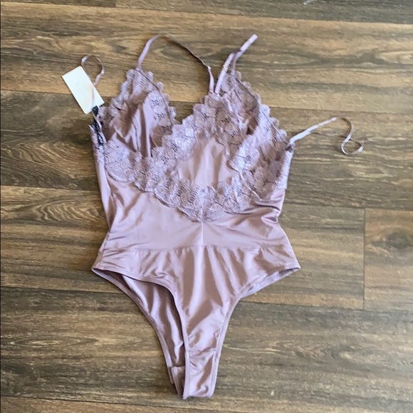 Lace Inset Bodysuit - Picture 4 of 6